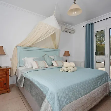 Helios Court Villa *