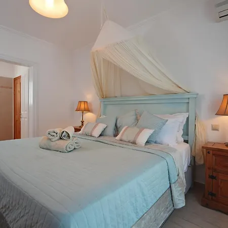 Helios Court Villa Arílasz