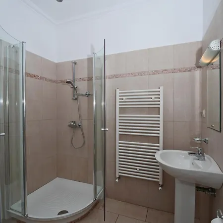 Villa Helios Court Arílasz