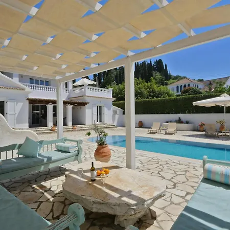 Villa Helios Court Arílasz