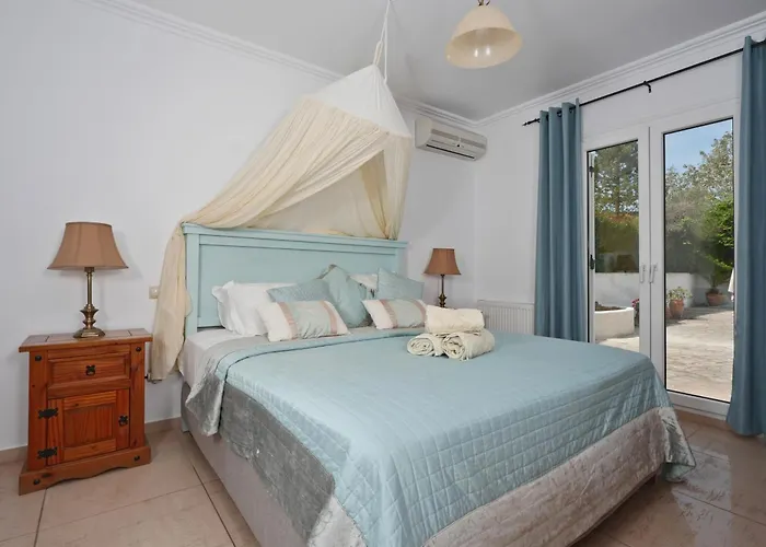 Helios Court Villa *